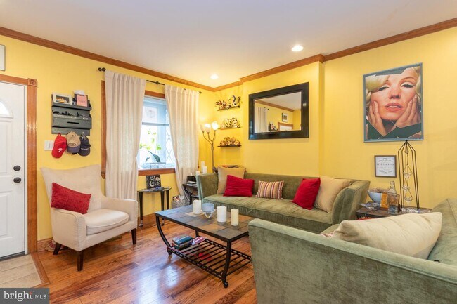 Foto del edificio - 2437 S Chadwick St