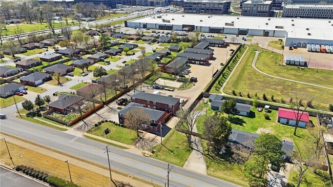 Building Photo - 2300 SE Jayel Terrace
