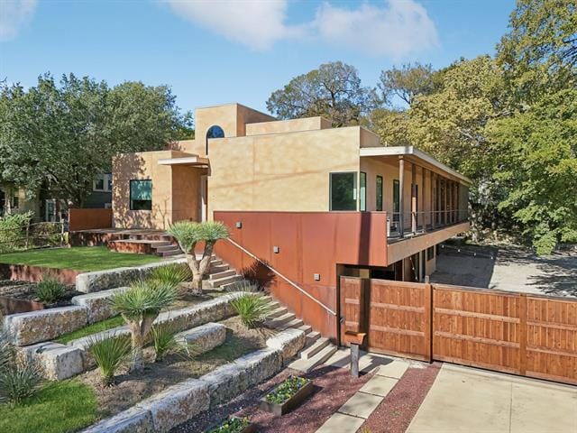 Building Photo - 8635 San Leandro Dr