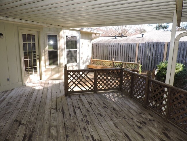 Building Photo - 705 Reston Dr