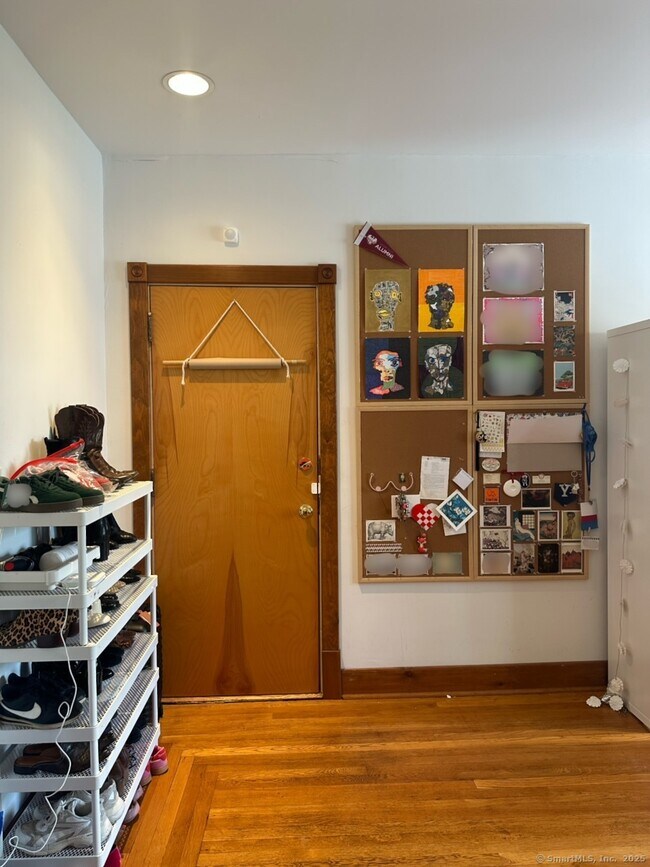 Foto del edificio - 623 Whitney Ave
