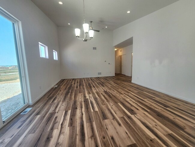 Foto del edificio - 673 E Laporte Dr