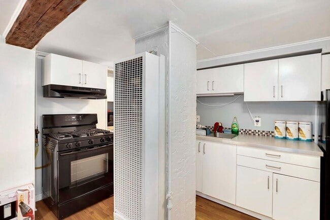 Kitchen - 19 River Ave