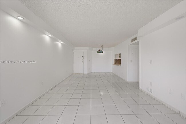 Foto del edificio - 8050 NW 8th St