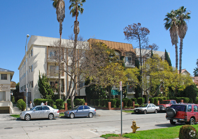 Building Photo - 1470 Rexford Dr