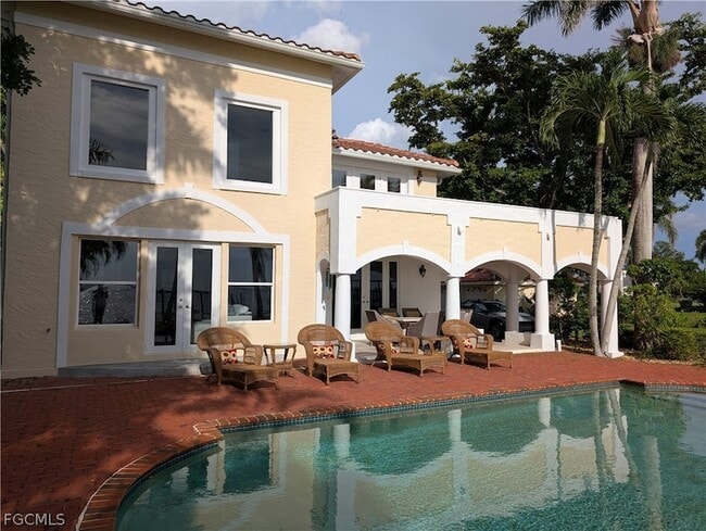 Building Photo - 2878 Valencia Way