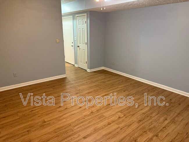 Foto del edificio - 1612 W Market St