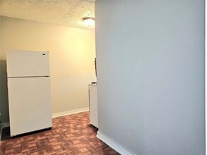 Building Photo - 5008 Ave S