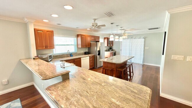 Foto del edificio - 573 108th Ave N