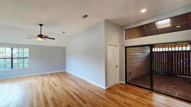 Foto del edificio - 12710 Meadway Ct