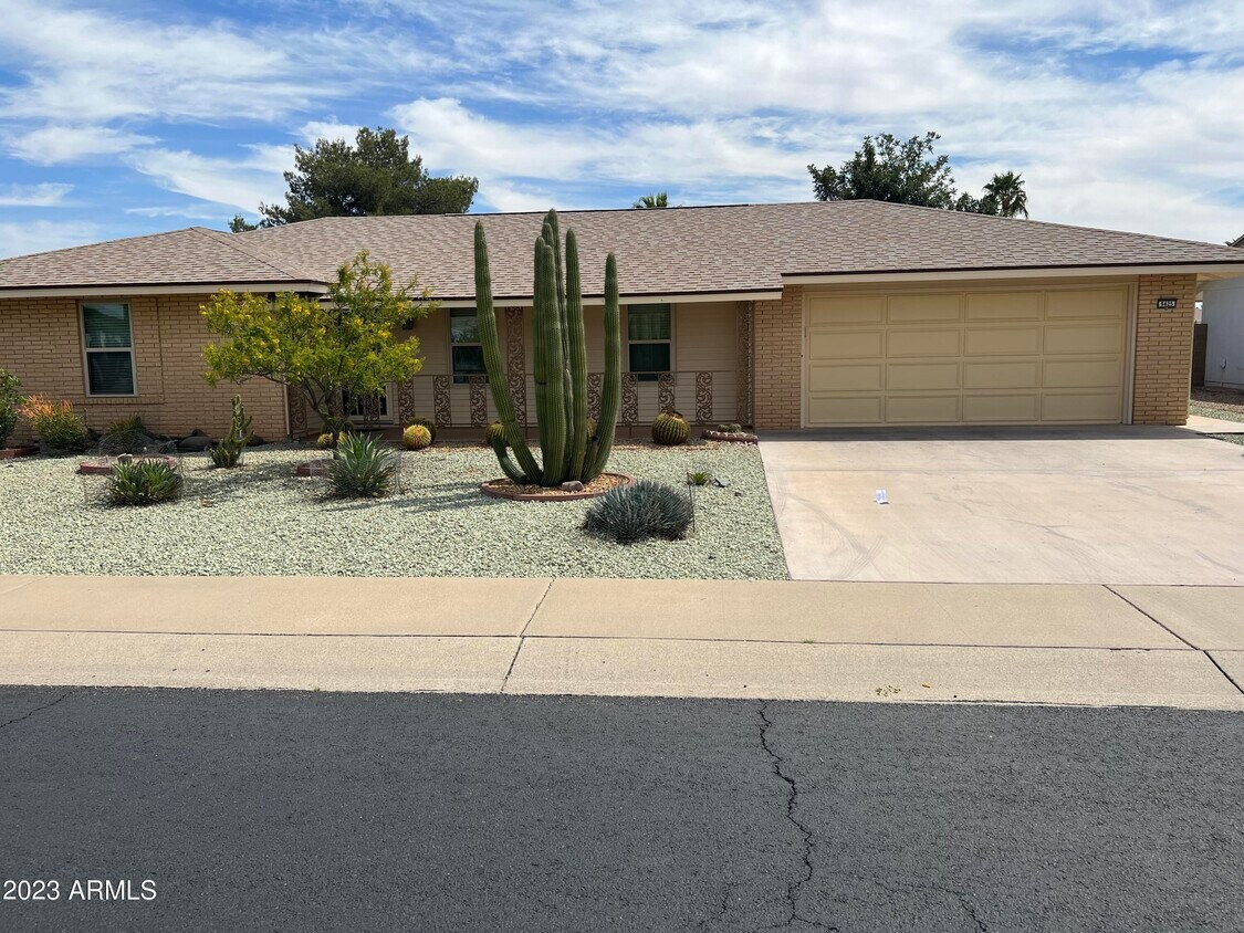 Primary Photo - 9425 W Newport Dr