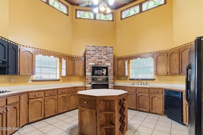 Building Photo - 104 Tallowood Cir