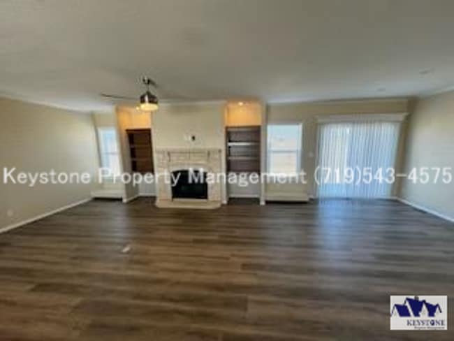 Foto del edificio - Upscale, Modern 4 Bedroom/2 Bathroom/2 Car...