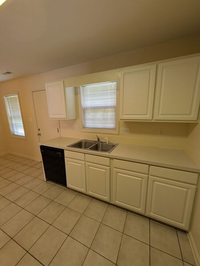 Building Photo - 2BD/2.5BA Unit at Water Oaks