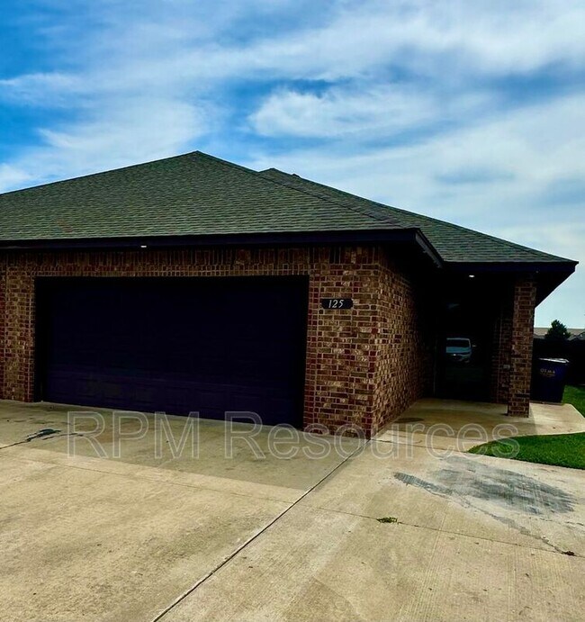 Building Photo - 125 Bison Ct Way