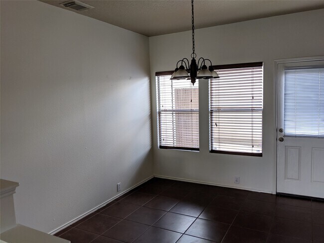 Foto del edificio - 2335 Walnut Fair Ln