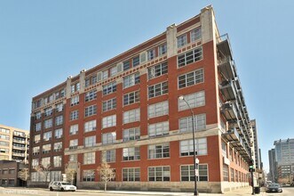 Building Photo - 333 S Desplaines St