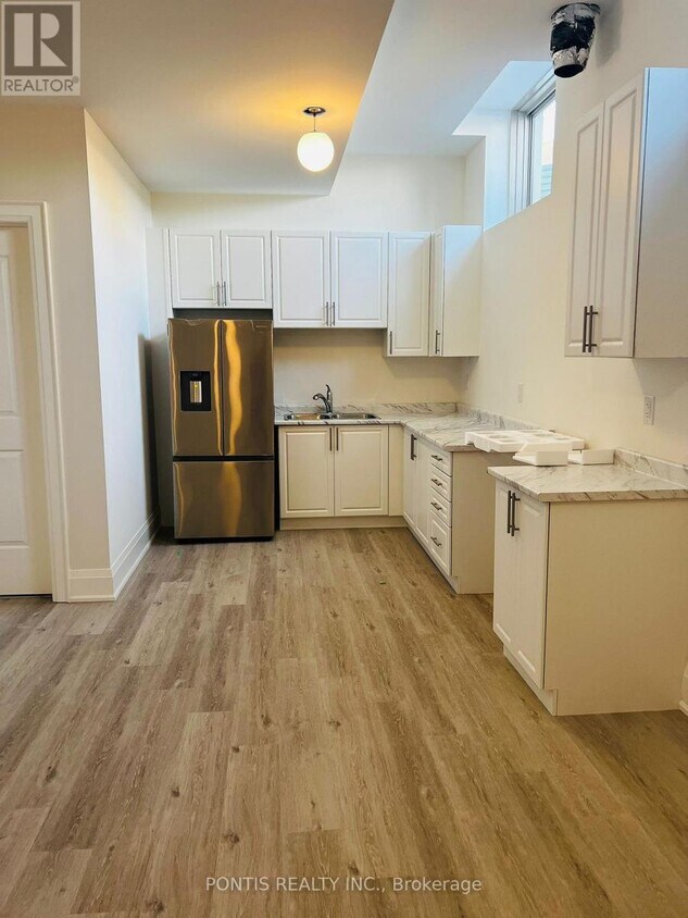 Photo principale - 329 Woodgate Pines Dr