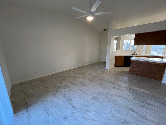 Foto del edificio - Upcoming Charming Home In Tulare