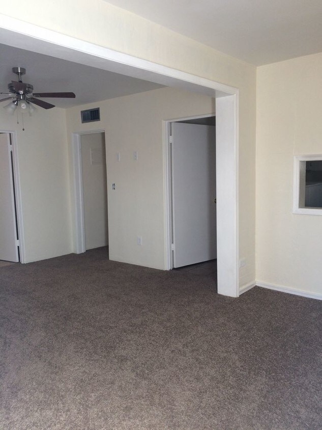 Foto principal - 421 1/2 E 1st Ave