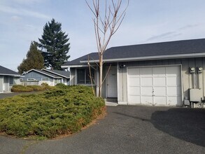 Building Photo - 1009 S 17th Ave