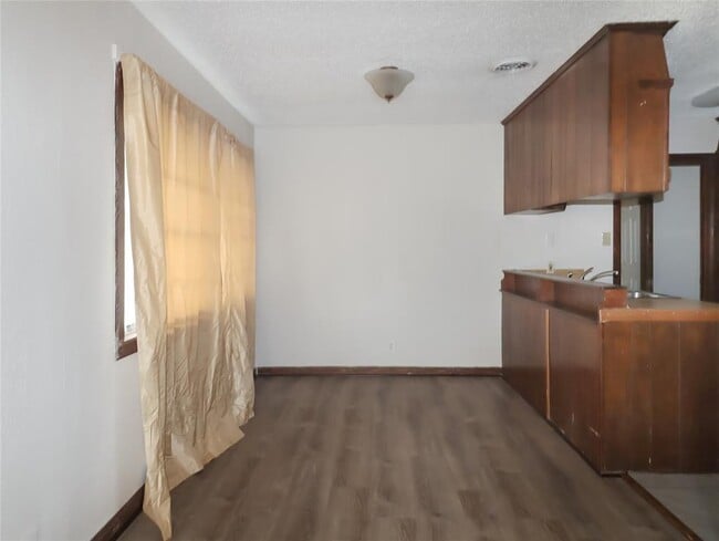 Building Photo - 205 Highland Dr