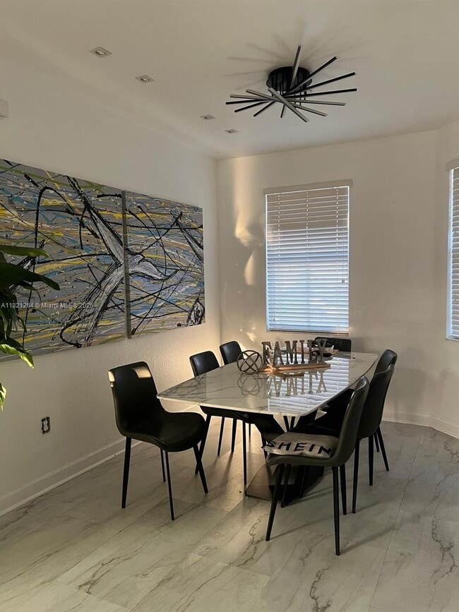 Foto del edificio - 8502 NW 114th Ave