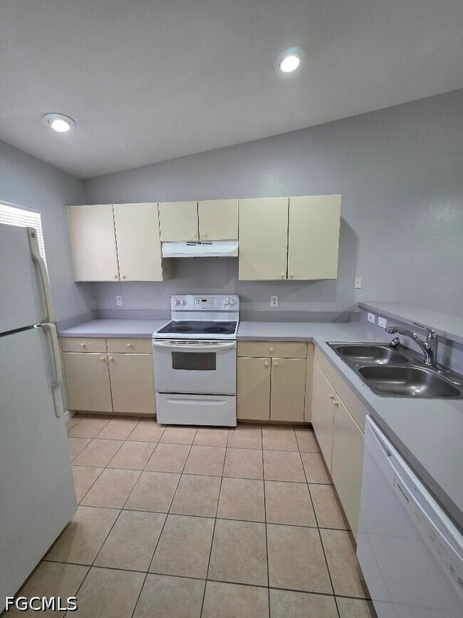 Foto del edificio - 2419 Joe Ave S