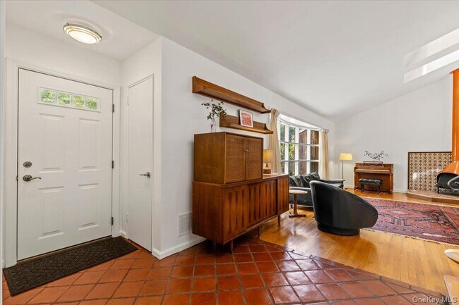 Foto del edificio - 18 Harvard Ln