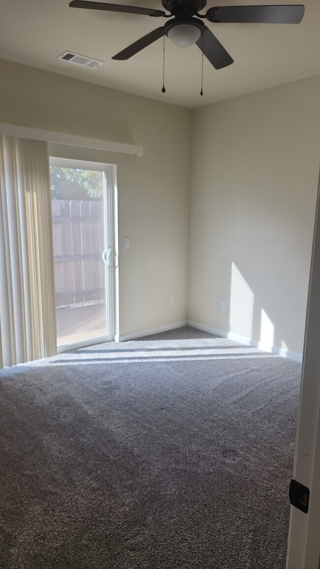 Building Photo - 5238 Edgewood Ln