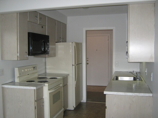 Building Photo - 1204 Greendale Ave