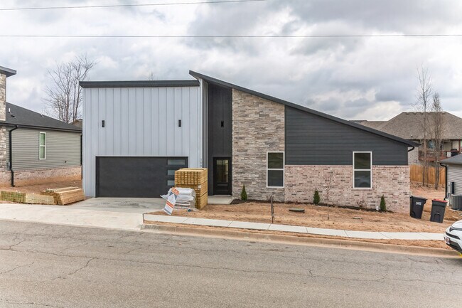 Foto del edificio - 1000 Clayton Rd