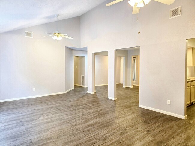 Building Photo - 22619 Deville Dr