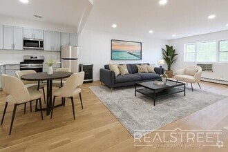 Building Photo - Massive 3,000+ Sq Ft 4BD/2BA Duplex with H...