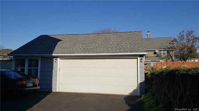 Building Photo - 56 Hallock St