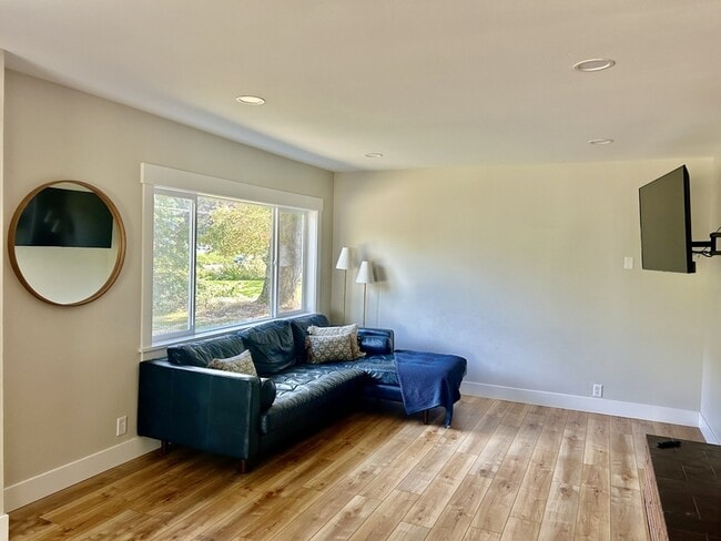 Foto del edificio - 7561 Hannegan Rd