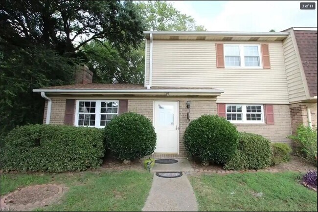 Building Photo - 119 Hampstead Ct