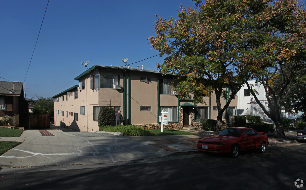 Primary Photo - 1351 Armadale Ave