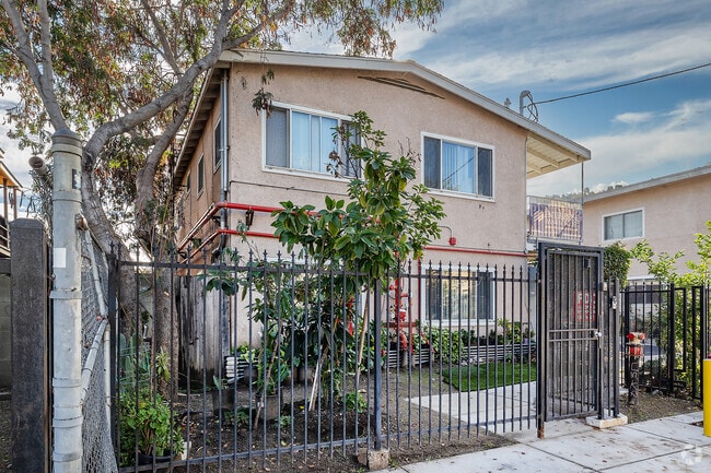 Foto del edificio - 11808-11812 Hart St