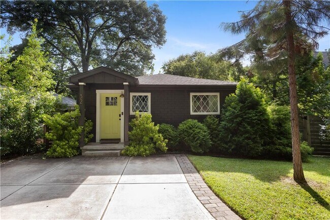 Building Photo - 32 Esten St SE