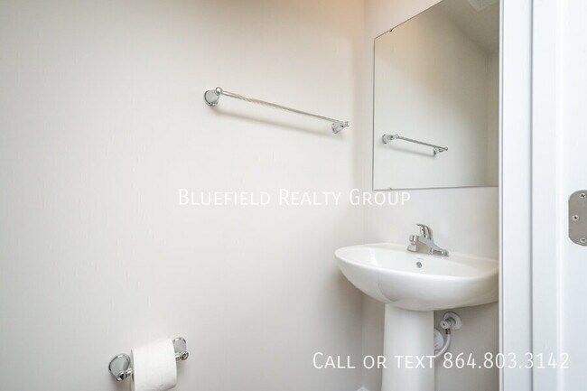 Building Photo - 886 Cranbrook Dr
