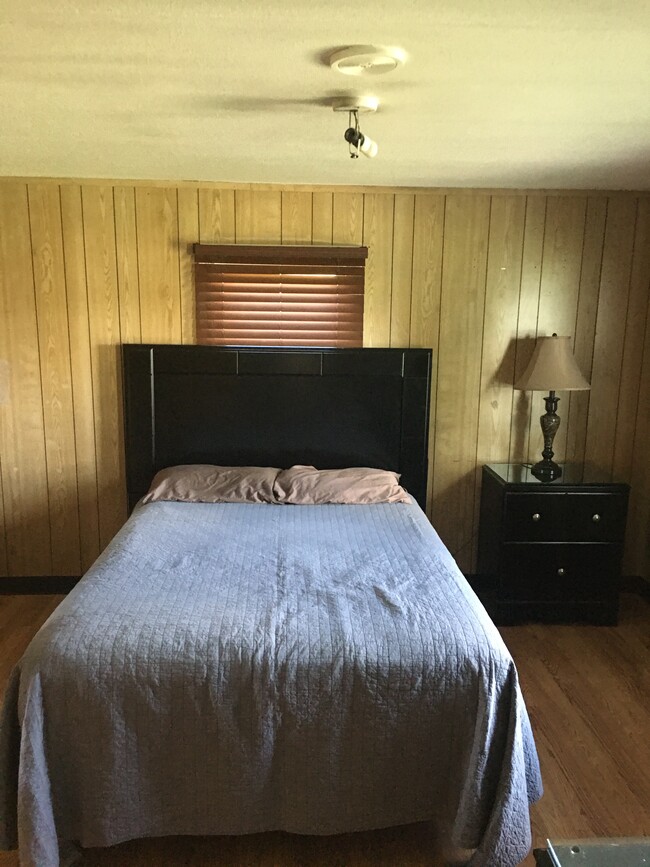 bedroom - 45111 Cadiz Harrisville Rd