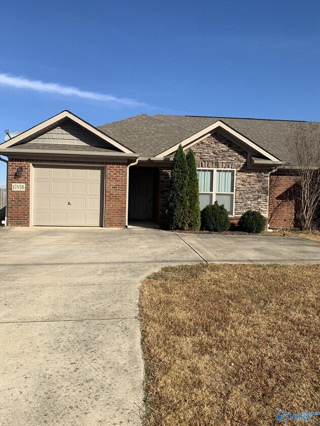 1785 Ready Section Rd, Toney, AL 35773 Townhome Rentals in Toney AL