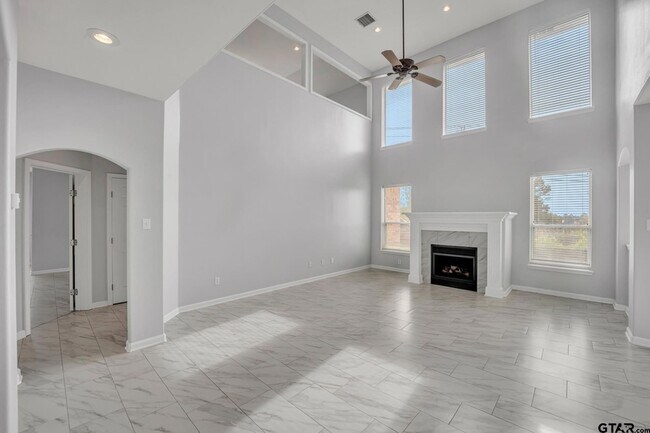 Foto del edificio - 5718 Gloucester Dr