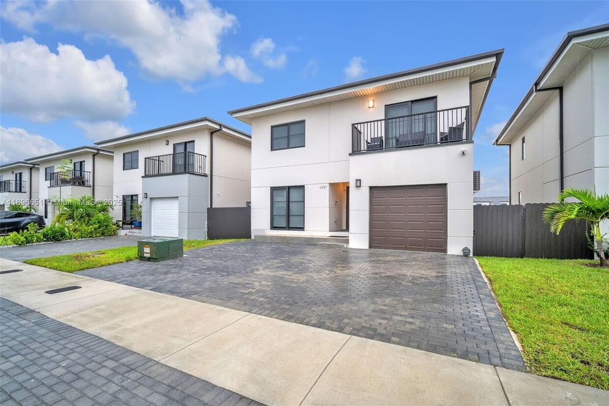 Foto principal - 1337 NW 3rd St