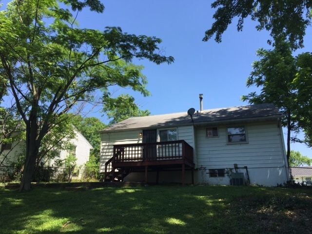 Building Photo - 3 BEDROOM HOME FULL BASEMENT