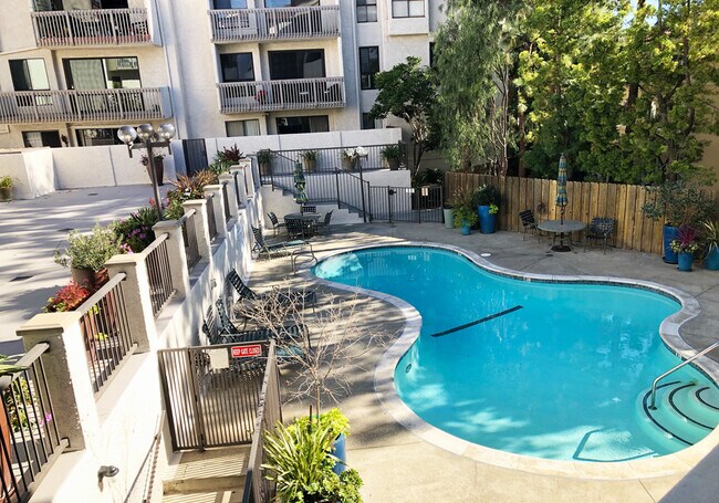 Pool - 15515 W Sunset Blvd