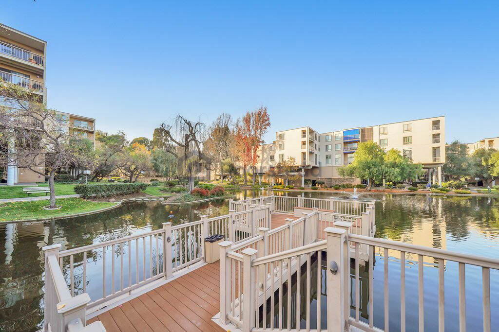 Foto principal - 460 N Civic Dr