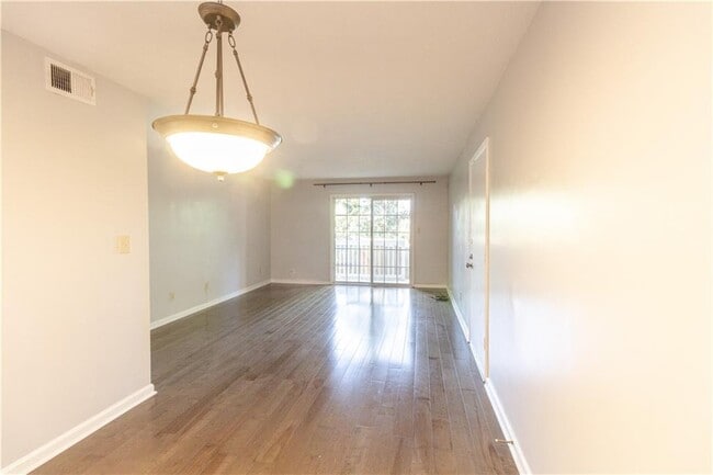 Building Photo - 2955 Seven Pines Ln