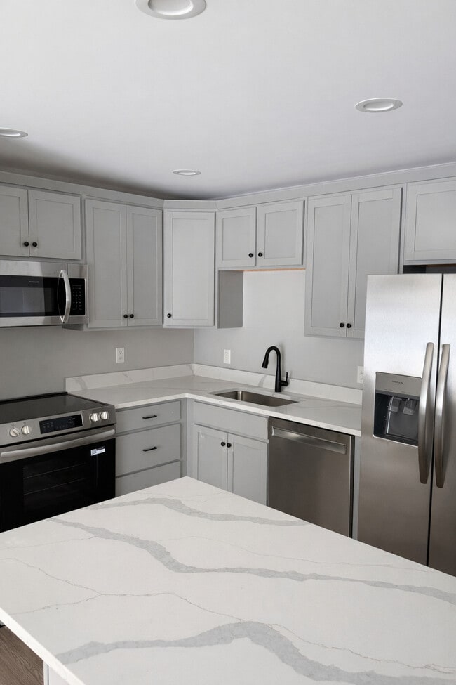 Building Photo - 18 Luzerne Rd